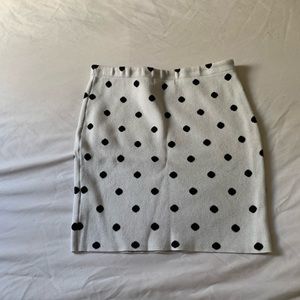 ⚫️⚪️Urban Outfitters Mini Polk a Dot Skirt⚪️⚫️